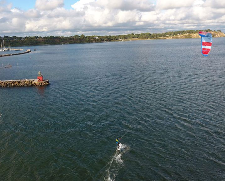 Kitesurfing i København: Oplev vinden og vandets magi